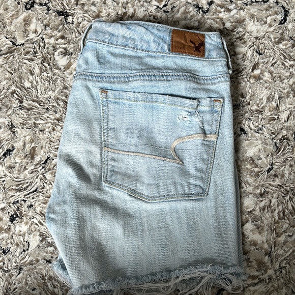 American Eagle Outfitters Light Acid Wash Skinny Stretch Denim Shorts Size 2 - Picture 8 of 8